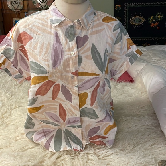 Nicole Miller Tops - Beautiful Earth toned Nicole Miller 100% Linen Shirt XS